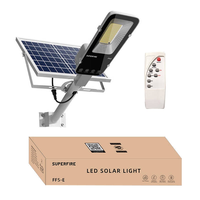 Superfire FF5-E solcellslampa 2000 lm / LED-utomhusbelysning med fjärrkontroll och 20000 mAh