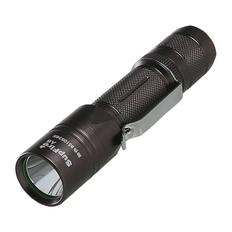 SUPERFIRE A6 ficklampa